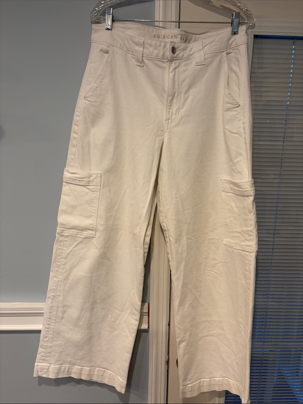 American Eagle Super High-Rise White Cargo Wide-Leg Pants size 10